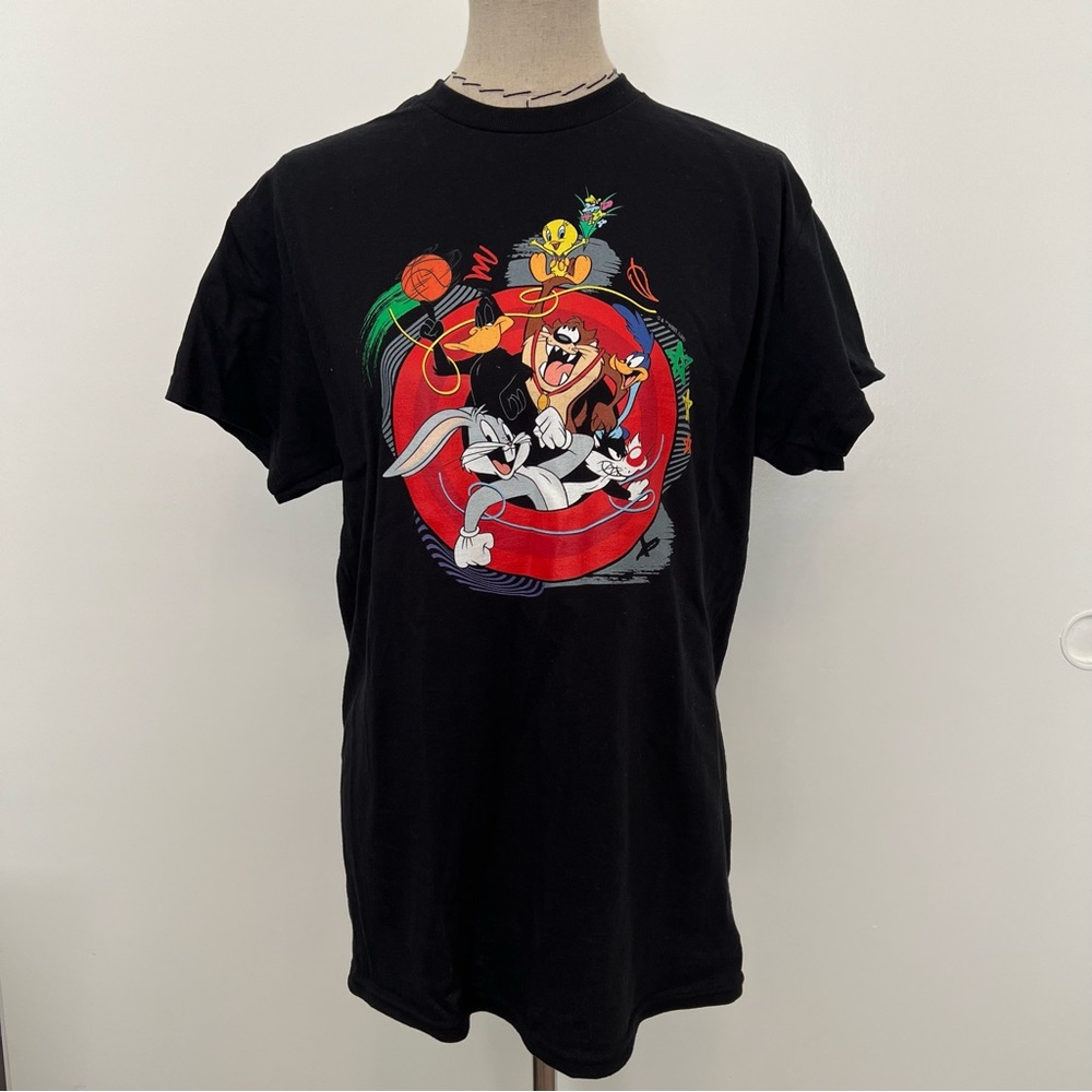 NWOT EXCLUSIVE TEAM LOONEY TUNES SPORTS T-SHIRT